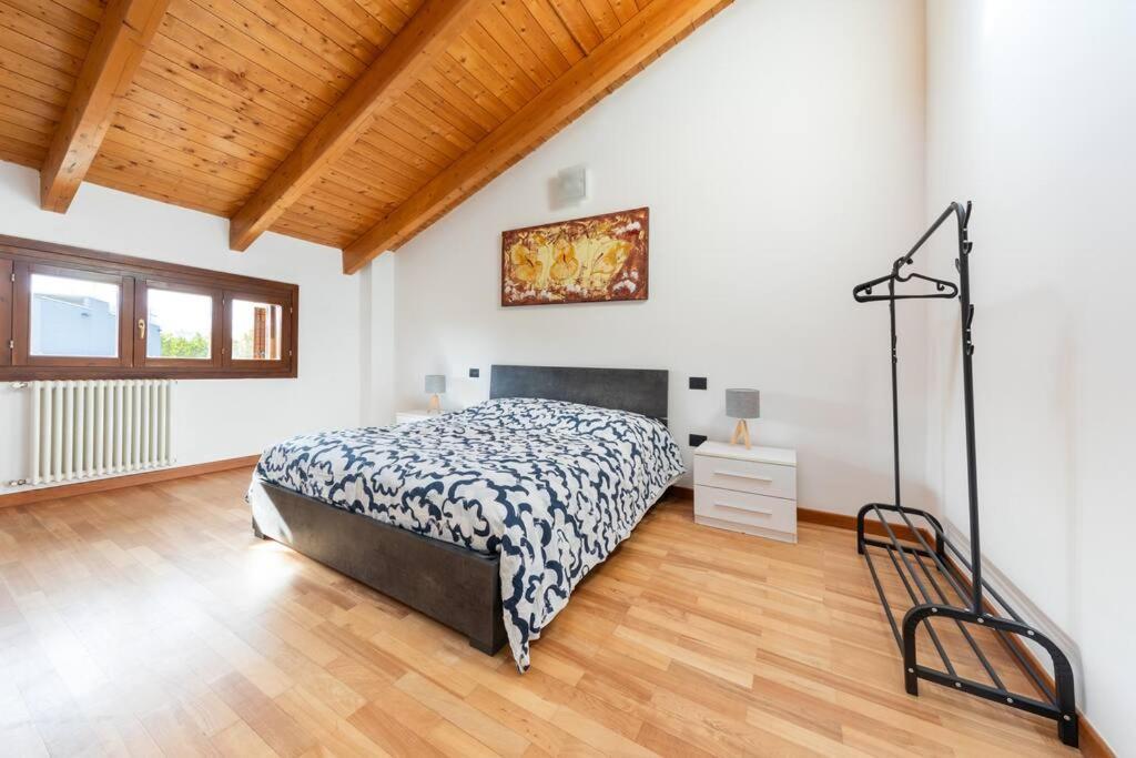 Appartamento Unico A Bologna Con 3 Camere E Parcheggio Gratuito Luaran gambar